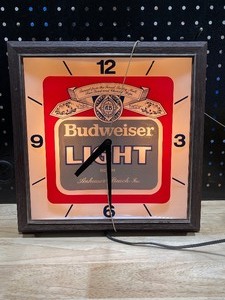 lot 42 image: Budweiser Light Clock