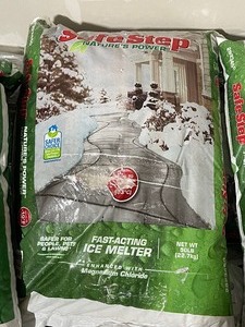 lot 25 image: Safe Step Ice Melt NEW Damaged 50 Pound Bag