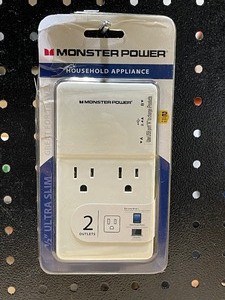 lot 32 image: Outlet Plug-In USB Adapter