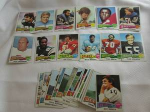 Assorted 1975 Topps Football Cards...