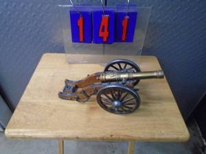 Approx. 10-12 decrotive cannon. As shown.