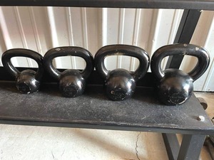 lot 11 image: Body Solid Kettlebell Lot - 25lbs, 20lbs, 15lbs, 10lbs