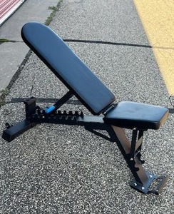 lot 19 image: Black Adjustable Weight Bench