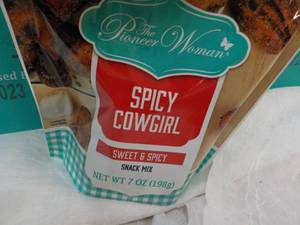 8 - 7 oz Bags The Pioneer Women Spicy Cowgirl Snack Mix best date 09022023