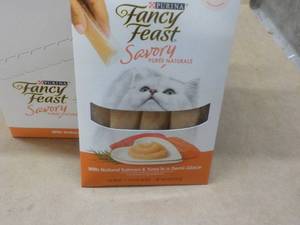 15 ct Purina Fancy Feast Savory Cat Treats Natural Salmon and Tuna in a Demi Glaze best date 082023 Retail $3 each