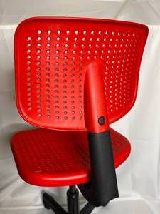 lot 76 image: Plastic Red Office Chair