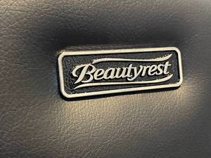 lot 102 image: Beautyrest Office Chair