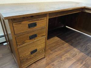 lot 104 image: Wooden L Shaped Desk