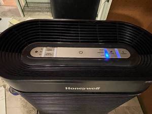 lot 120 image: Honeywell HEPA Air Purifier Model HPA300