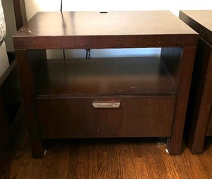 lot 40 image: Pair of Ethan Allen Nightstands  Side Tables