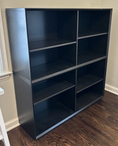 lot 131 image: Beautiful Bookcase with Adjustable Shelves