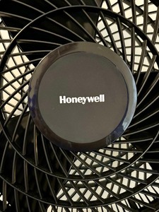lot 138 image: Honeywell Fan