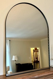 lot 159 image: Decorative Round Top Mirror