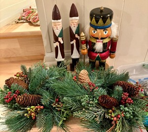 lot 164 image: Grand Holiday Decor Grouping