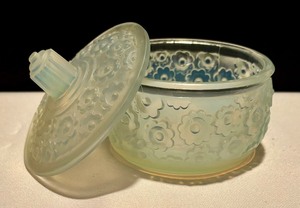 lot 176 image: Signed Vintage Sabino Glass Trinket Dish