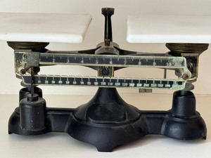 lot 28 image: Vintage Metal Scale