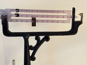 lot 30 image: Vintage Metal Scale