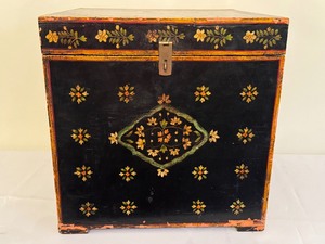 lot 37 image: Vintage Decorative Painted Box