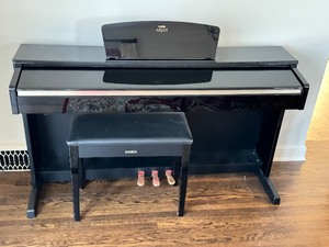lot 1 image: Arius Yamaha Electric Piano  Arius YDP-C71 Electric Piano