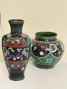 lot 31 image: Three Vintage Miniature Cloisonn Vases