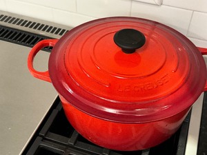 lot 15A image: Le Creuset Traditional Round Dutch Oven