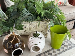 lot 91 image: Patio Decorations