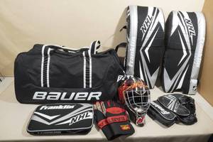 Bauer Hockey Bag with Knee Hockey Goalie Gear