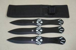 lot 36 image: Day Zero Survival Throwing Knife Set