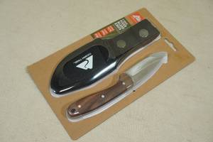 lot 37 image: Ozark Trail 7 Fixed Blade Knife