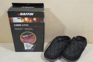 lot 68 image: Baffin Cabin Slippers -Size Small