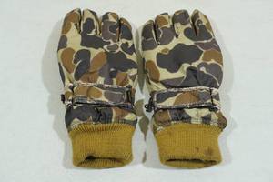 lot 91 image: Cabelas Water Resistant Camo Gloves