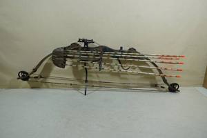 lot 18B image: Golden Eagle Bow with Arrows 75#32