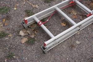 lot 20 image: Werner 20 Aluminum Extension Ladder