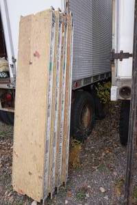 lot 18 image: Scaffolding - 6 Uprights, 3 Crossmembers, 4 Planks
