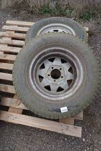 lot 910 image: 2 Load Star K550 ST20575D15 Trailer Tires on 5-Bolt Wheels