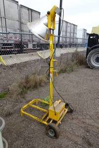 lot 911 image: Endura FSTL1000 Portable 1000W Tower Light