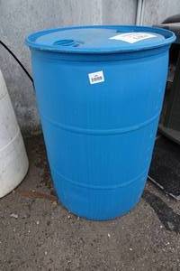lot 916 image: Empty 55 Gallon Plastic Drum