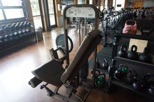 lot 14 image: Paramount Model PL2000 Leg Extension Weight Training Machine