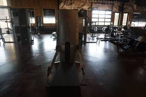 lot 21 image: FreeMotion Lift Fitness Exercise Machine