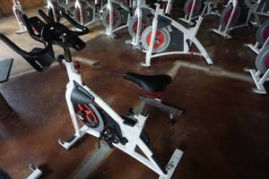 lot 49 image: Schwinn AC Sport Classic Indoor Spin Bike