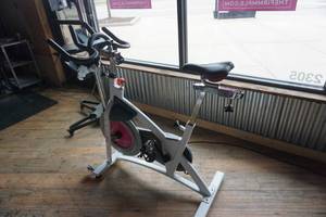 lot 51 image: Schwinn AC Sport Classic Indoor Spin Bike
