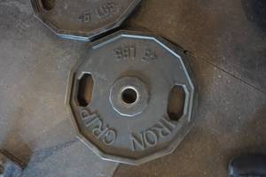 lot 97 image: 2 - Iron Grip 45 lb Weight Plates