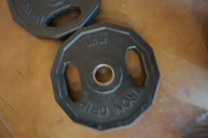 lot 114 image: 2 - Iron Grip 25 lb Weight Plates