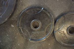 lot 138 image: 2 - Troy Urethane Olympic Grip 10 lb Weight Plates