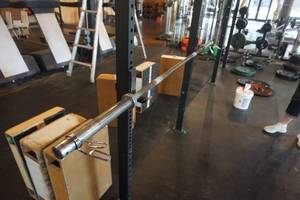lot 289 image: Olympic Style Barbell With Clamps 87 Length