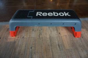 lot 424 image: Reebok Multi Purpose Adjustable Aerobic and Strength Training Bench