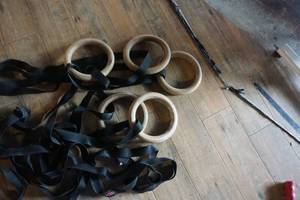 lot 524 image: 5 - Cross Fit Exercise Rings and Straps