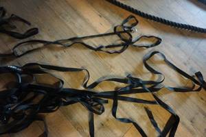 lot 525 image: 6 - Cross Fit Exercise Rings and Straps