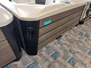 lot 1 image: ROLLO VALHALLA SPA HOT TUB