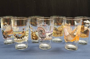 lot 46 image: LOT OF 7 VINTAGE BUDWEISER PINT GLASSES